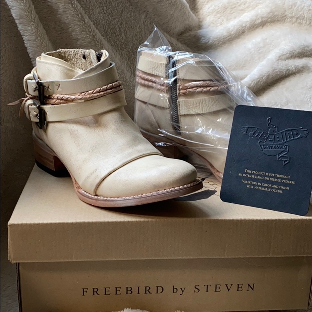 Freebies by Steven Ankle Boots